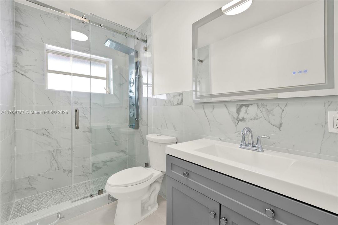 Activo con contrato: $240,000 (2 camas, 2 baños, 916 Pies cuadrados)