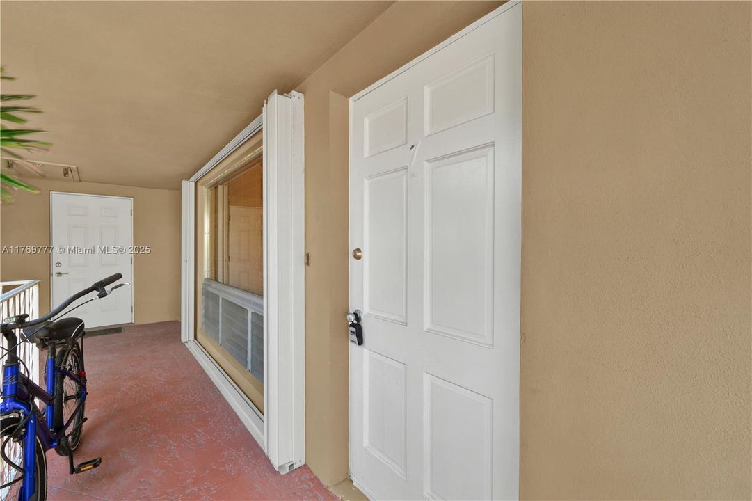 Activo con contrato: $240,000 (2 camas, 2 baños, 916 Pies cuadrados)