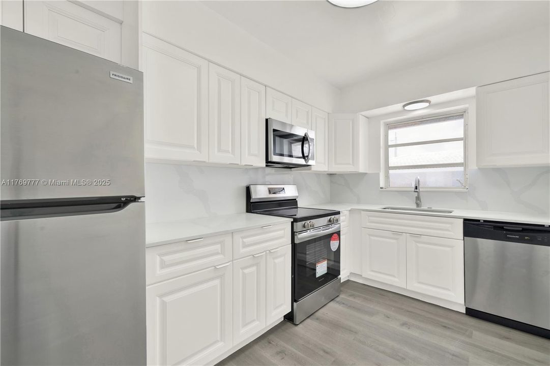 Activo con contrato: $240,000 (2 camas, 2 baños, 916 Pies cuadrados)