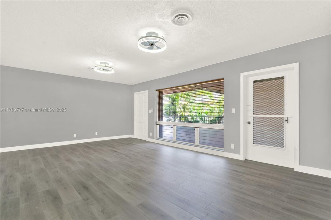 Activo con contrato: $240,000 (2 camas, 2 baños, 916 Pies cuadrados)