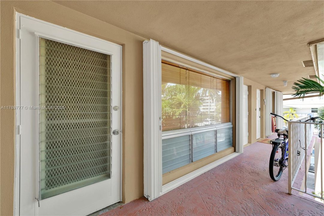 Activo con contrato: $240,000 (2 camas, 2 baños, 916 Pies cuadrados)