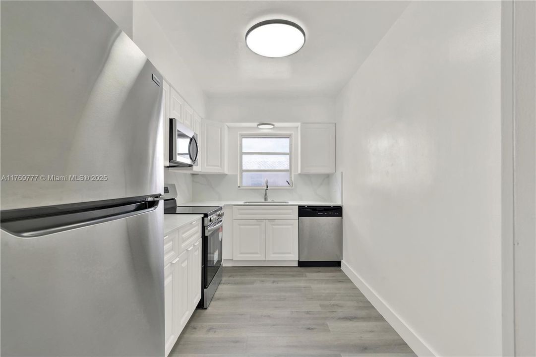 Activo con contrato: $240,000 (2 camas, 2 baños, 916 Pies cuadrados)