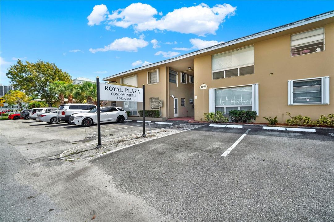 Activo con contrato: $240,000 (2 camas, 2 baños, 916 Pies cuadrados)