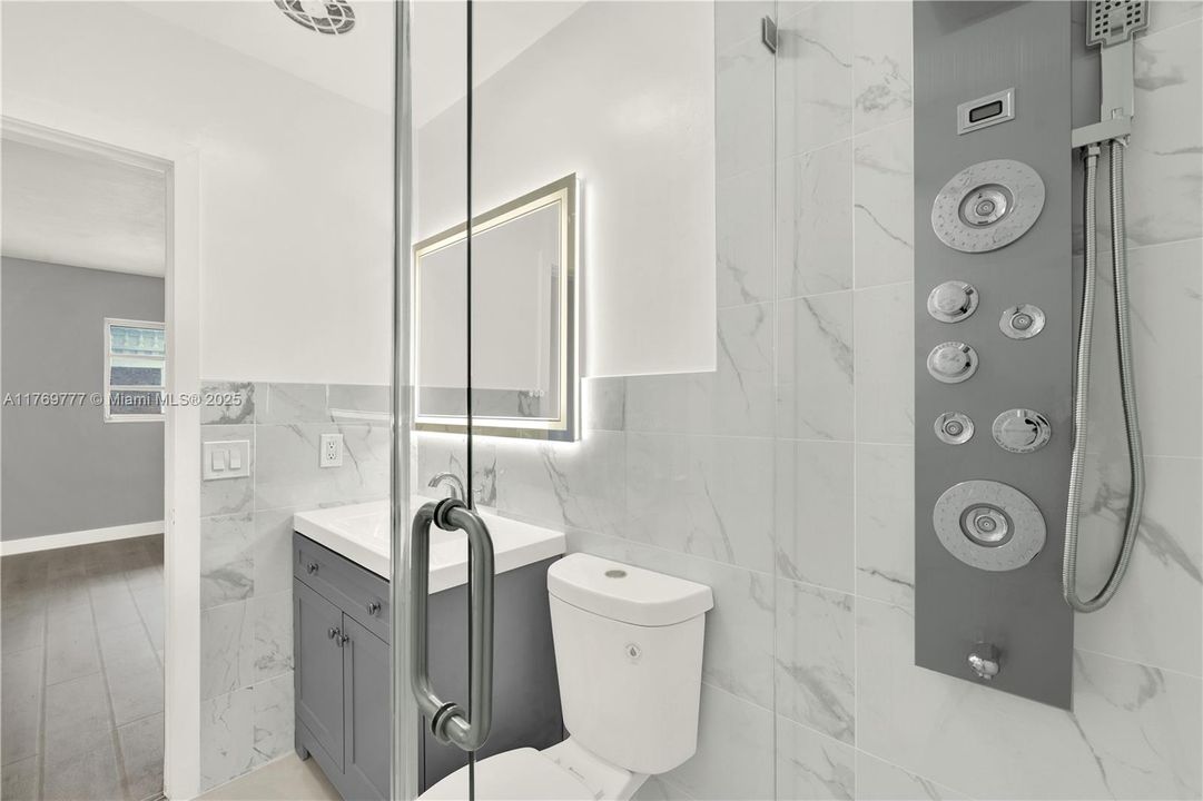 Activo con contrato: $240,000 (2 camas, 2 baños, 916 Pies cuadrados)