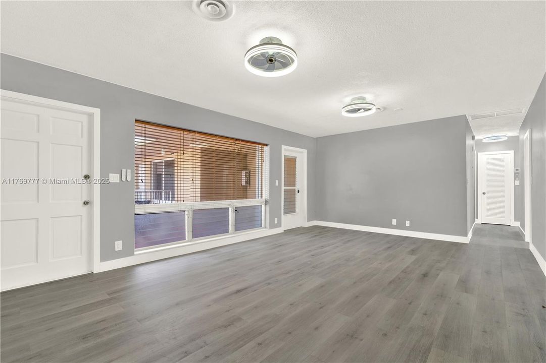 Activo con contrato: $240,000 (2 camas, 2 baños, 916 Pies cuadrados)