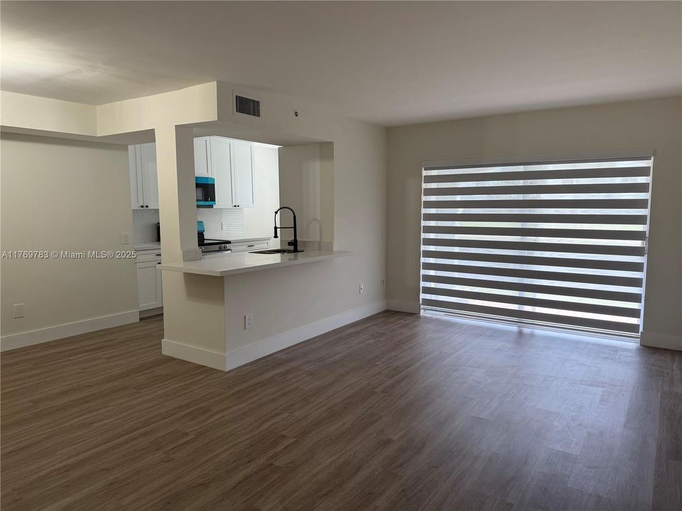 Vendido Recientemente: $355,000 (3 camas, 2 baños, 1247 Pies cuadrados)