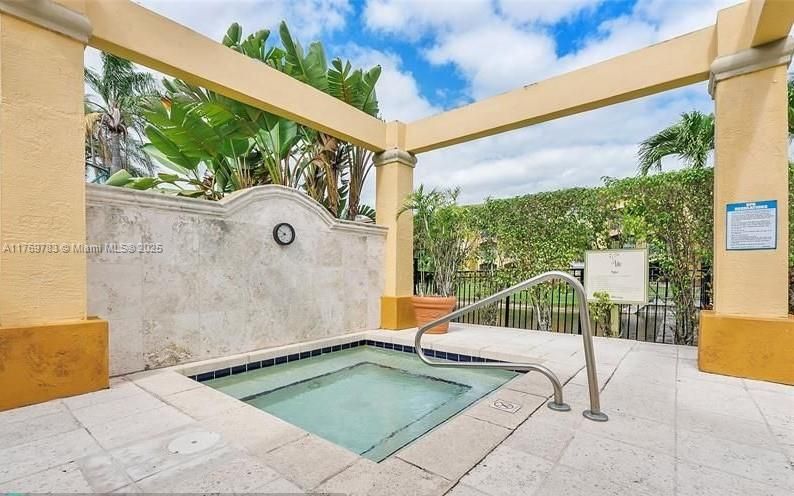 Vendido Recientemente: $355,000 (3 camas, 2 baños, 1247 Pies cuadrados)