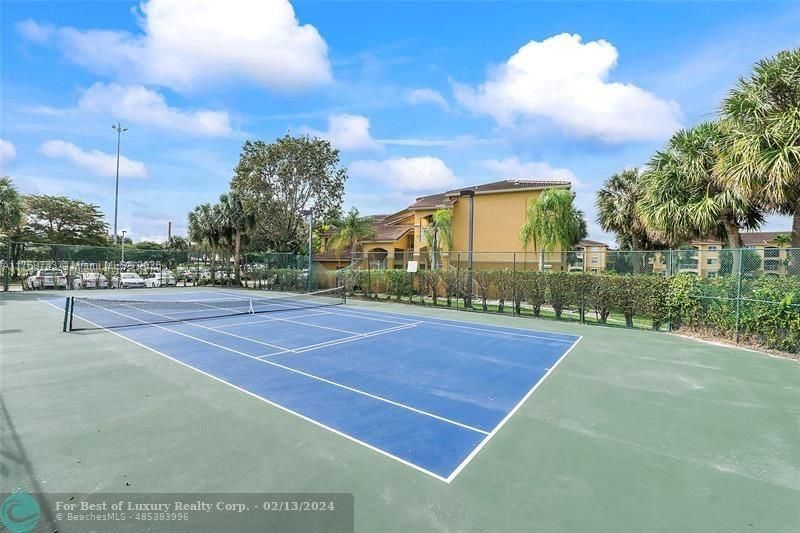 Vendido Recientemente: $355,000 (3 camas, 2 baños, 1247 Pies cuadrados)