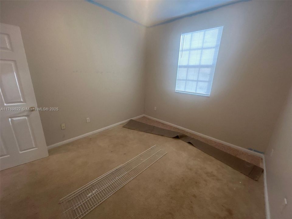 Recently Sold: $375,000 (4 beds, 3 baths, 1580 Square Feet)