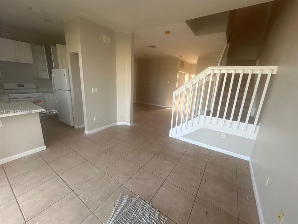 Recently Sold: $375,000 (4 beds, 3 baths, 1580 Square Feet)