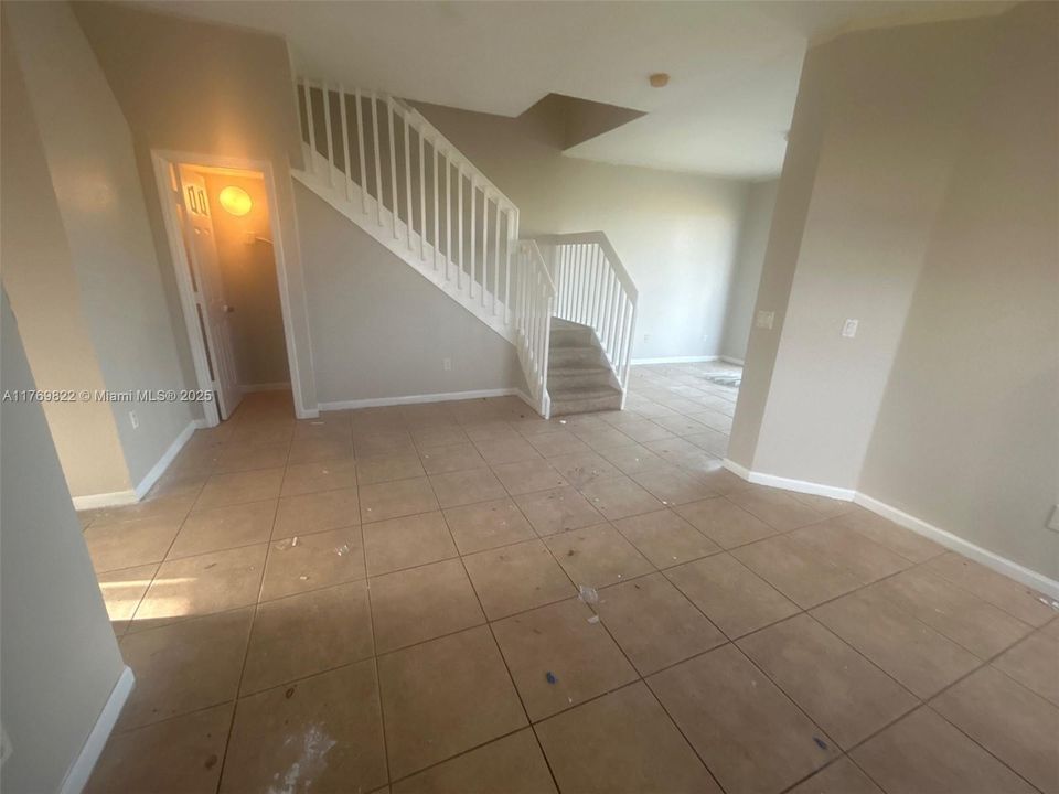 Recently Sold: $375,000 (4 beds, 3 baths, 1580 Square Feet)