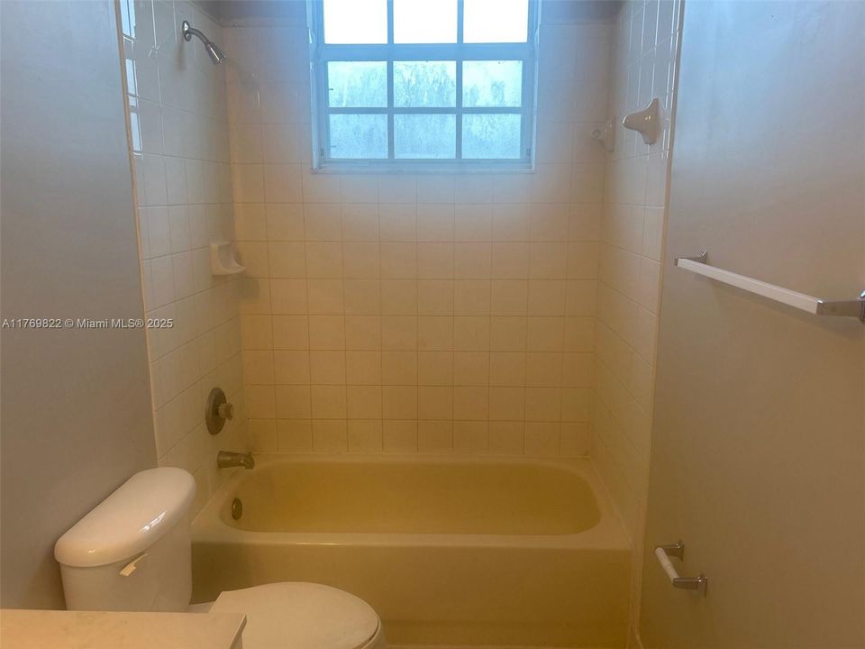 Recently Sold: $375,000 (4 beds, 3 baths, 1580 Square Feet)