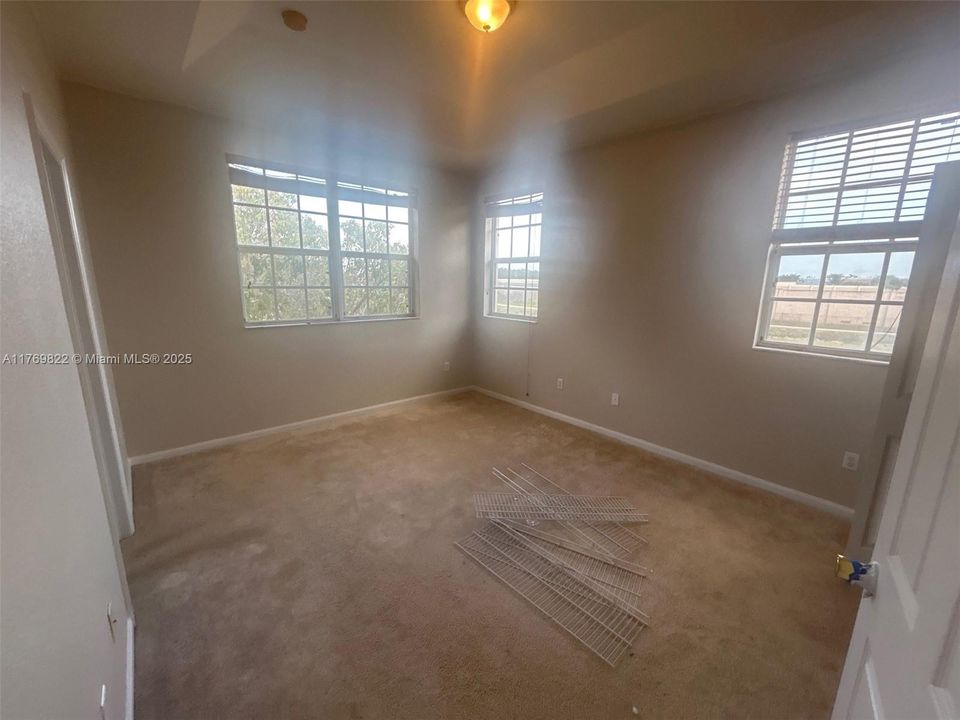 Recently Sold: $375,000 (4 beds, 3 baths, 1580 Square Feet)