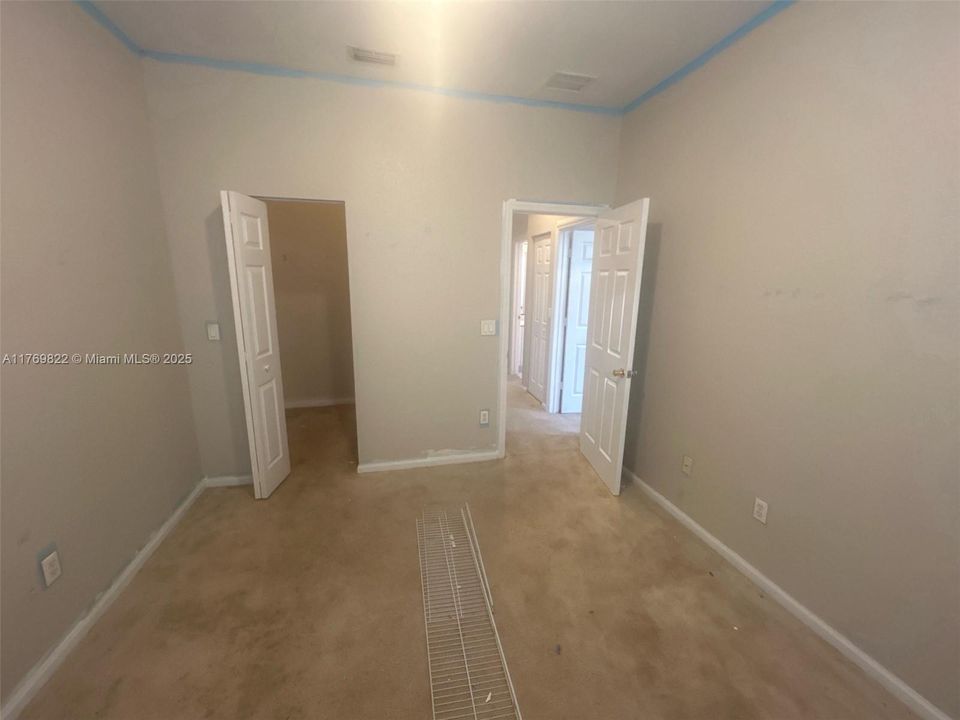 Recently Sold: $375,000 (4 beds, 3 baths, 1580 Square Feet)