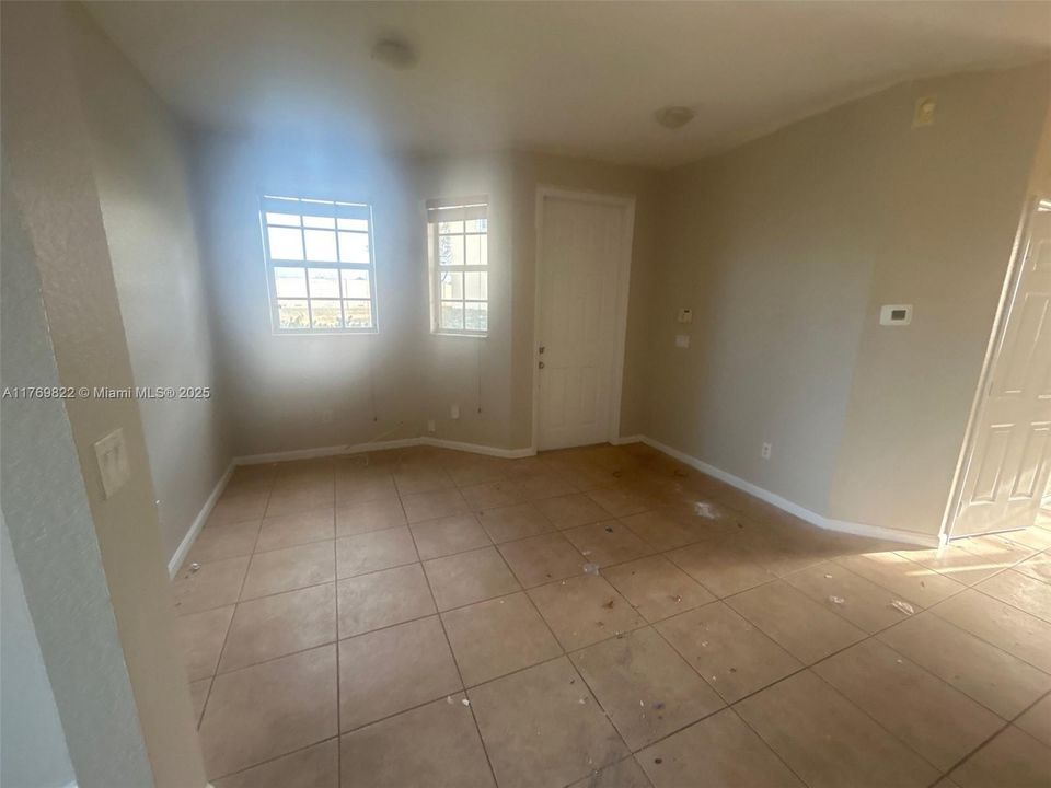 Recently Sold: $375,000 (4 beds, 3 baths, 1580 Square Feet)