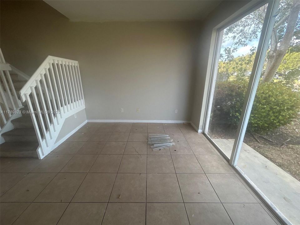 Recently Sold: $375,000 (4 beds, 3 baths, 1580 Square Feet)