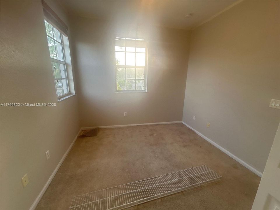 Recently Sold: $375,000 (4 beds, 3 baths, 1580 Square Feet)