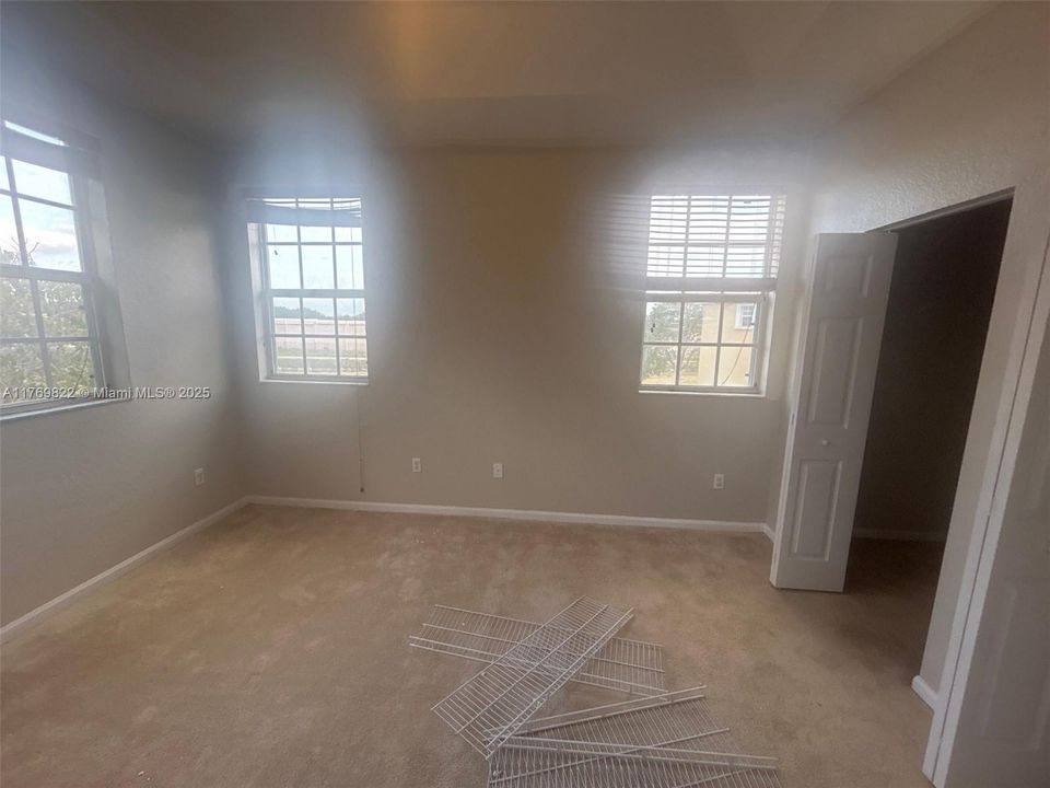 Recently Sold: $375,000 (4 beds, 3 baths, 1580 Square Feet)