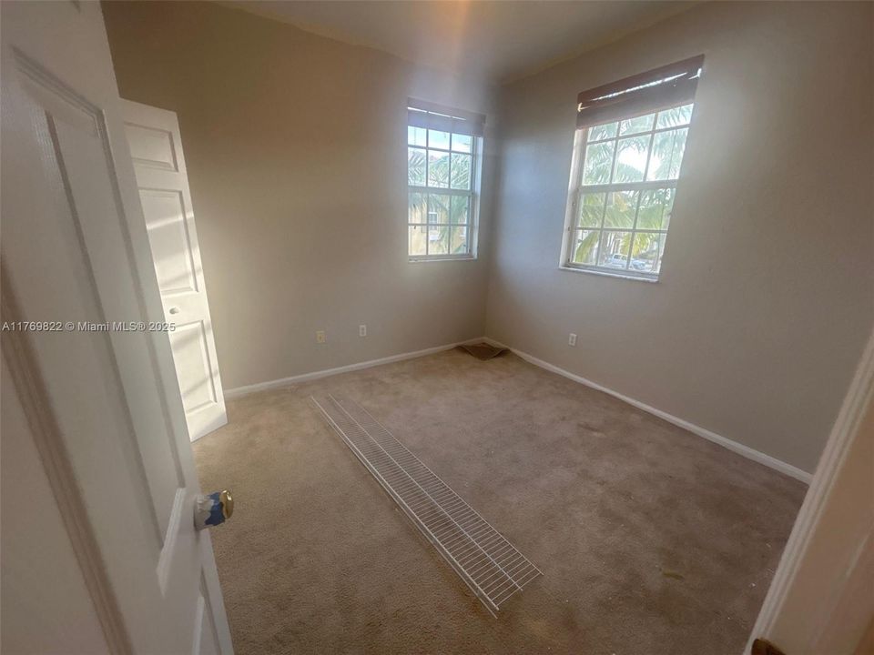 Recently Sold: $375,000 (4 beds, 3 baths, 1580 Square Feet)