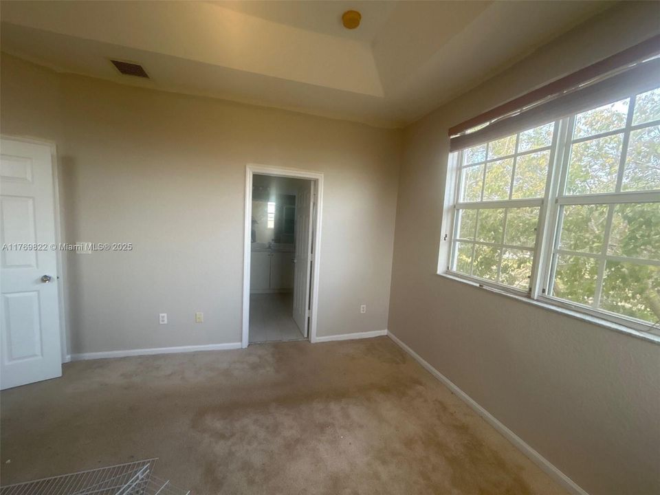 Recently Sold: $375,000 (4 beds, 3 baths, 1580 Square Feet)