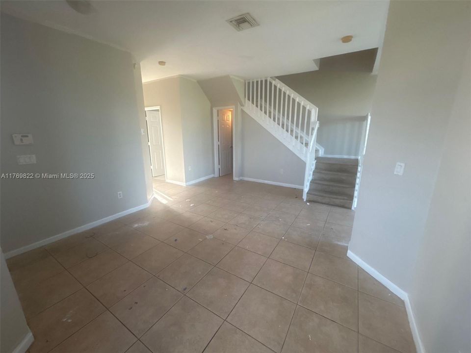 Recently Sold: $375,000 (4 beds, 3 baths, 1580 Square Feet)