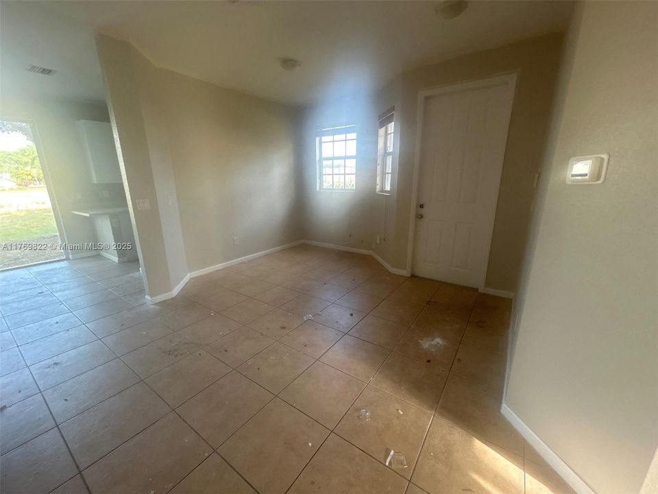 Recently Sold: $375,000 (4 beds, 3 baths, 1580 Square Feet)