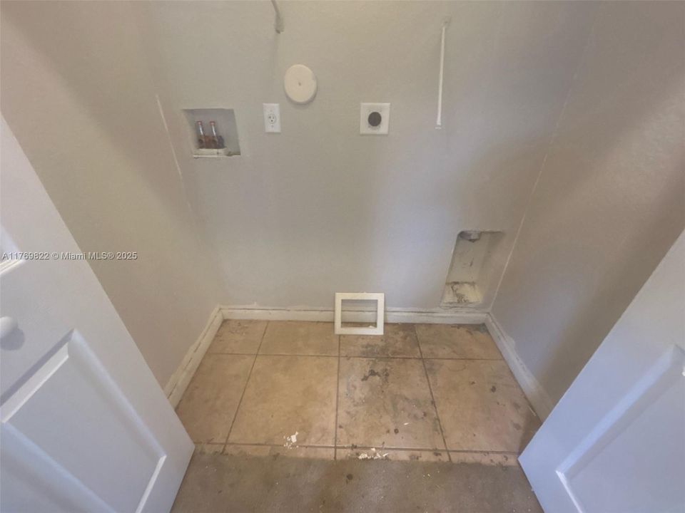 Recently Sold: $375,000 (4 beds, 3 baths, 1580 Square Feet)