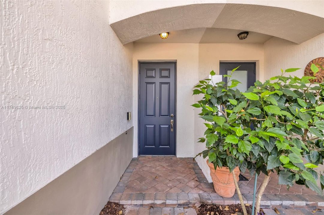 Recently Sold: $707,000 (4 beds, 3 baths, 2545 Square Feet)