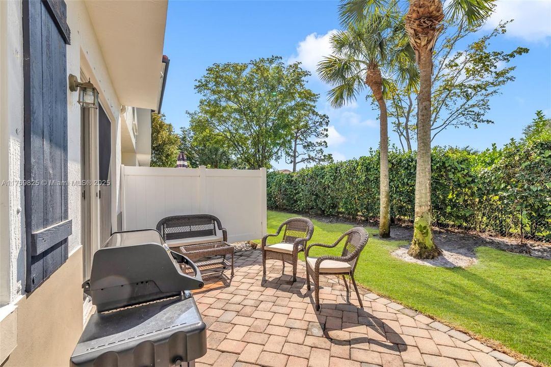 Recently Sold: $707,000 (4 beds, 3 baths, 2545 Square Feet)