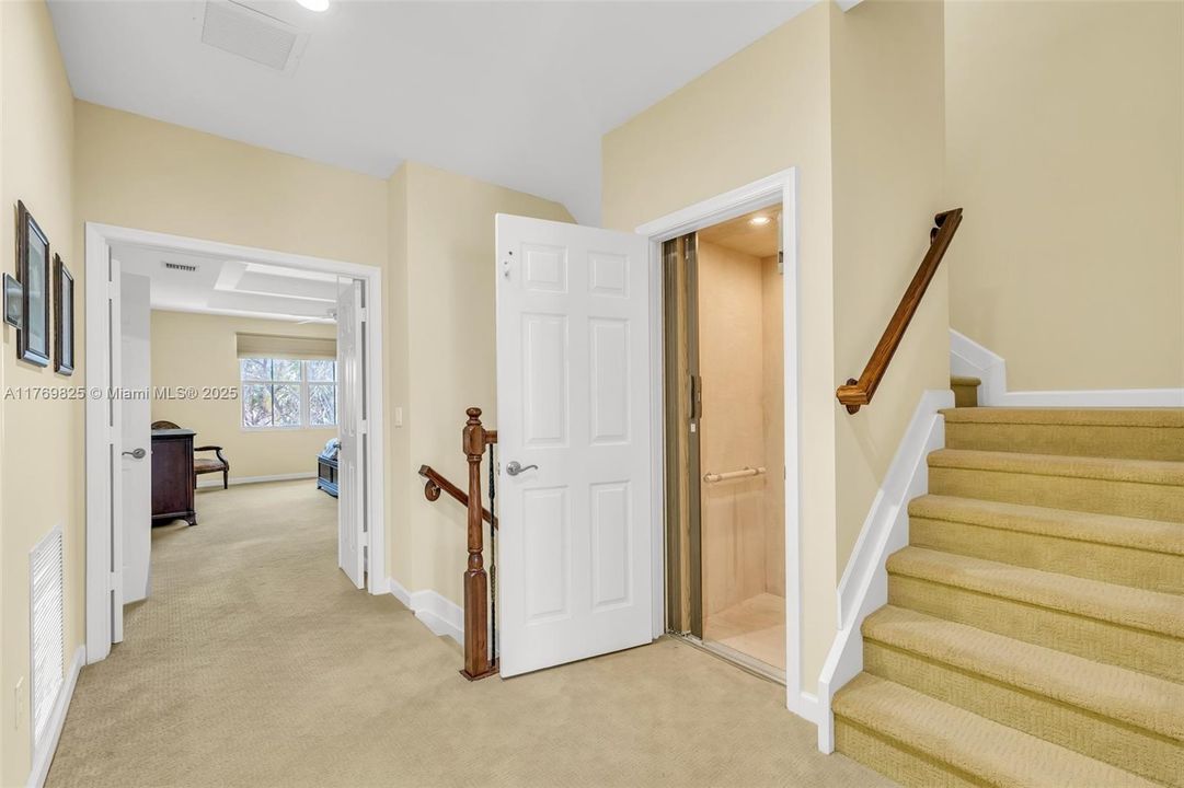 Recently Sold: $707,000 (4 beds, 3 baths, 2545 Square Feet)