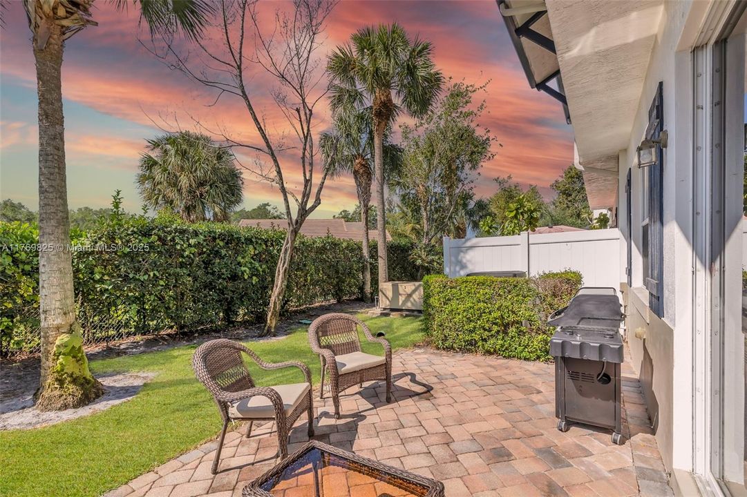 Recently Sold: $707,000 (4 beds, 3 baths, 2545 Square Feet)