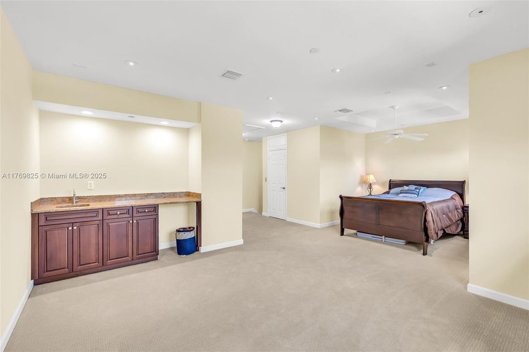 Recently Sold: $707,000 (4 beds, 3 baths, 2545 Square Feet)