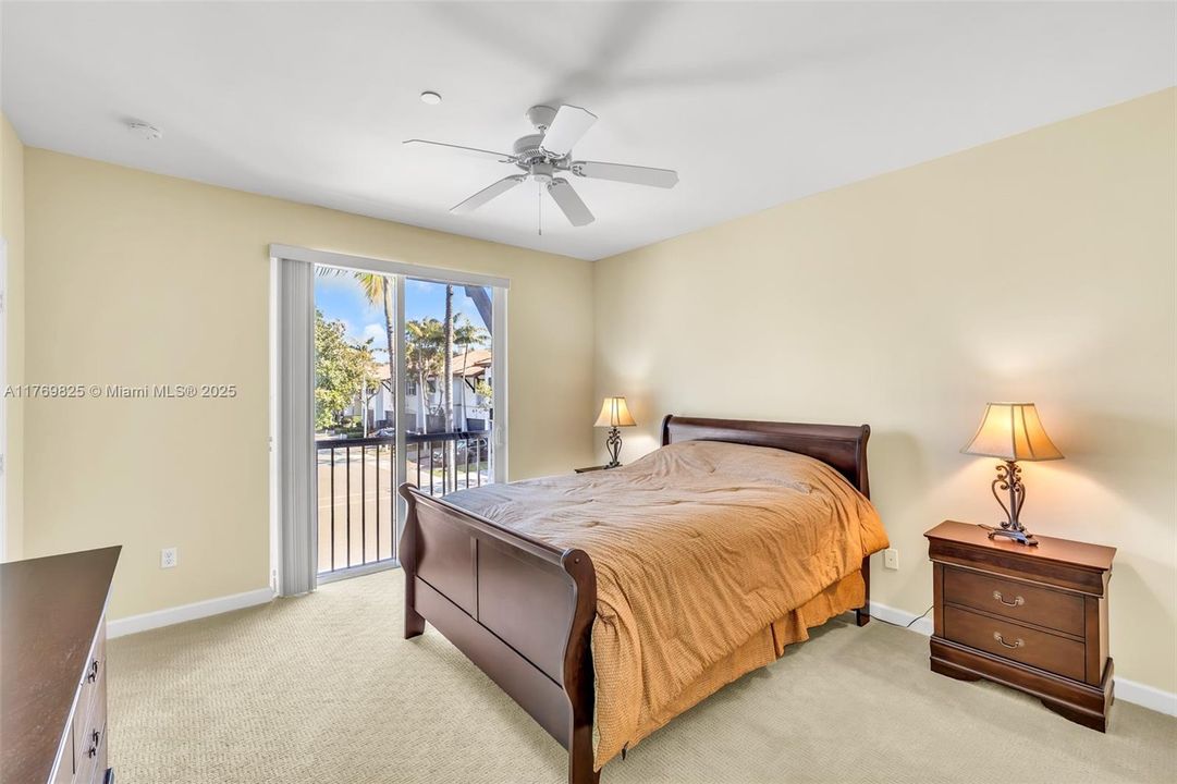 Recently Sold: $707,000 (4 beds, 3 baths, 2545 Square Feet)