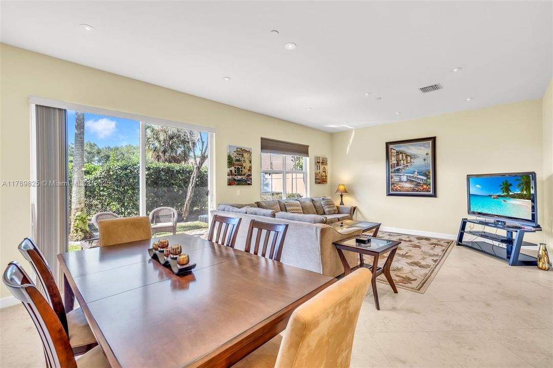 Recently Sold: $707,000 (4 beds, 3 baths, 2545 Square Feet)