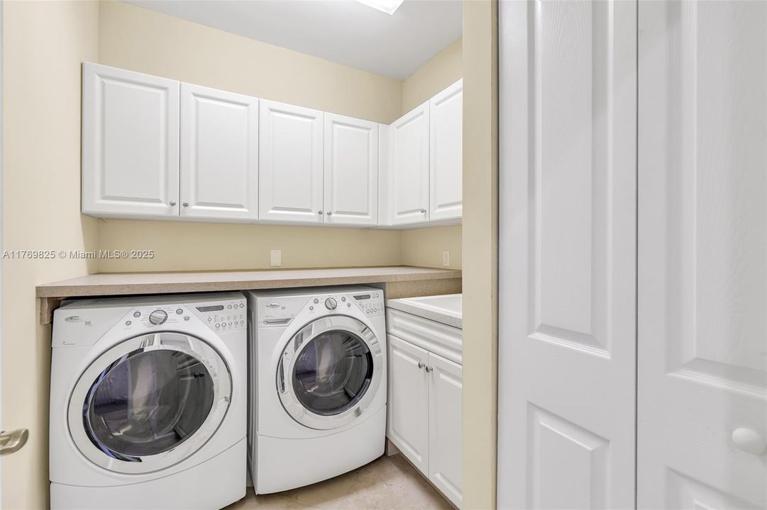 Recently Sold: $707,000 (4 beds, 3 baths, 2545 Square Feet)