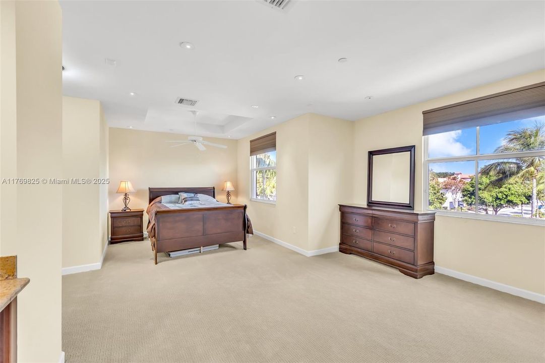 Recently Sold: $707,000 (4 beds, 3 baths, 2545 Square Feet)