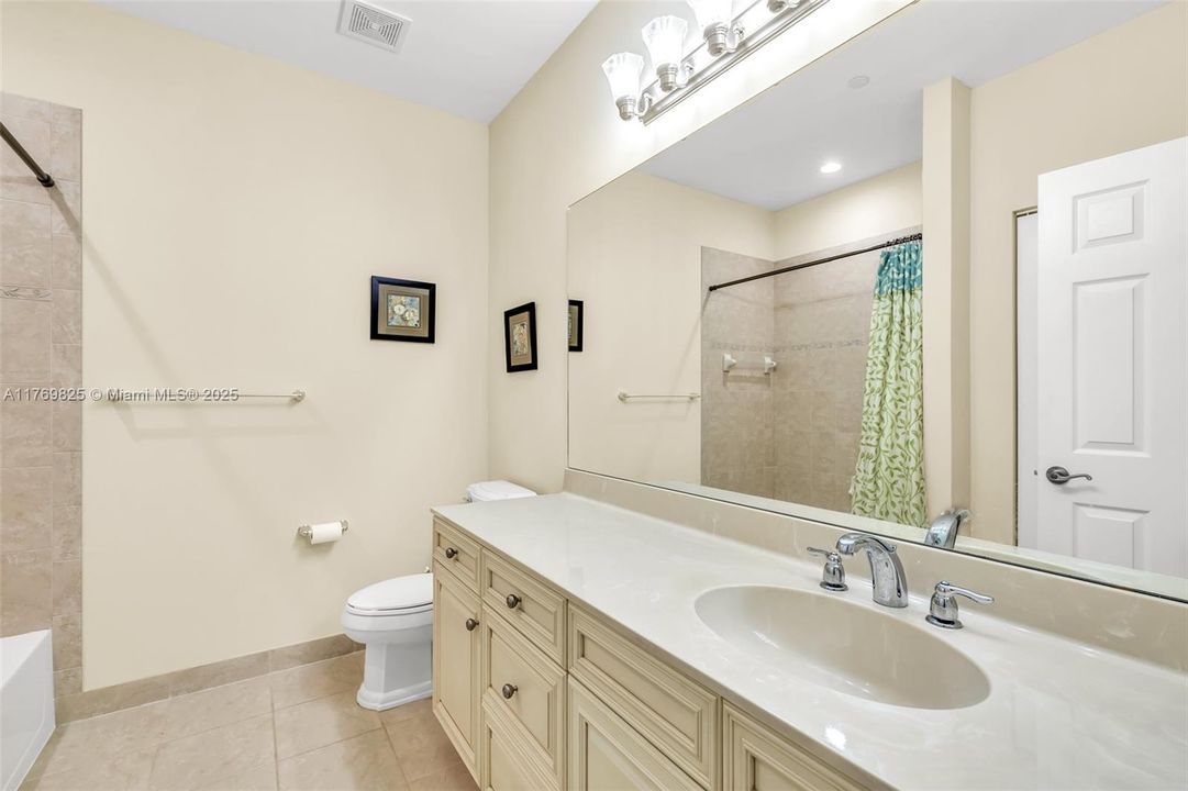 Recently Sold: $707,000 (4 beds, 3 baths, 2545 Square Feet)