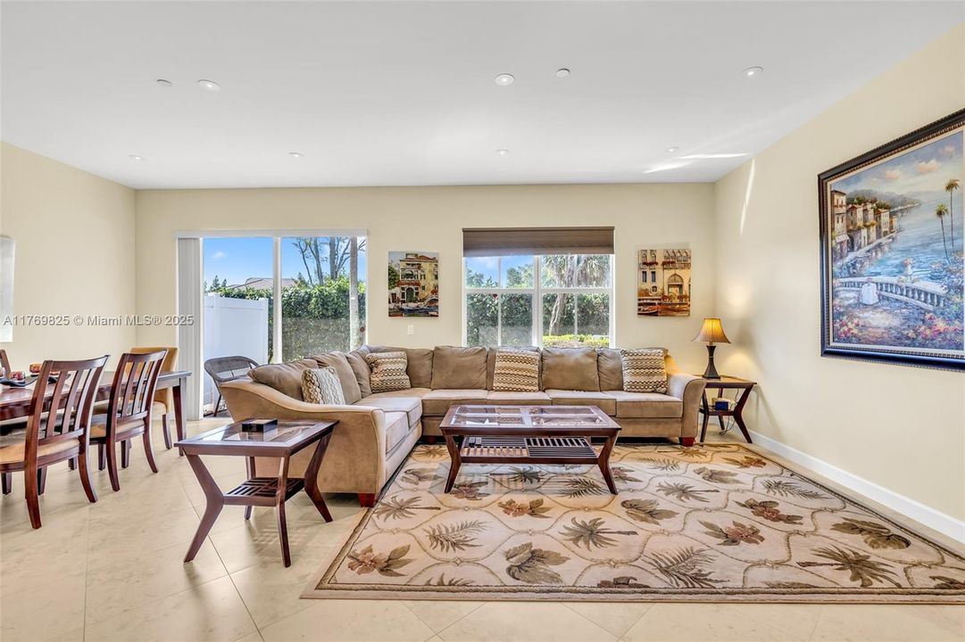 Recently Sold: $707,000 (4 beds, 3 baths, 2545 Square Feet)