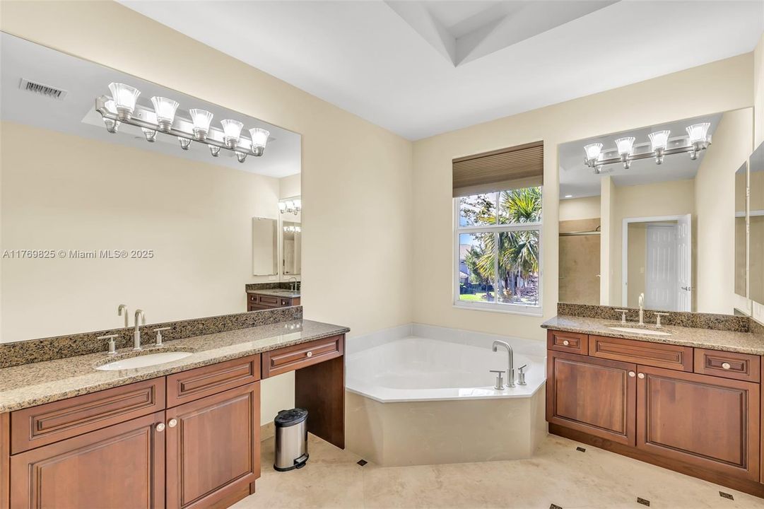 Recently Sold: $707,000 (4 beds, 3 baths, 2545 Square Feet)