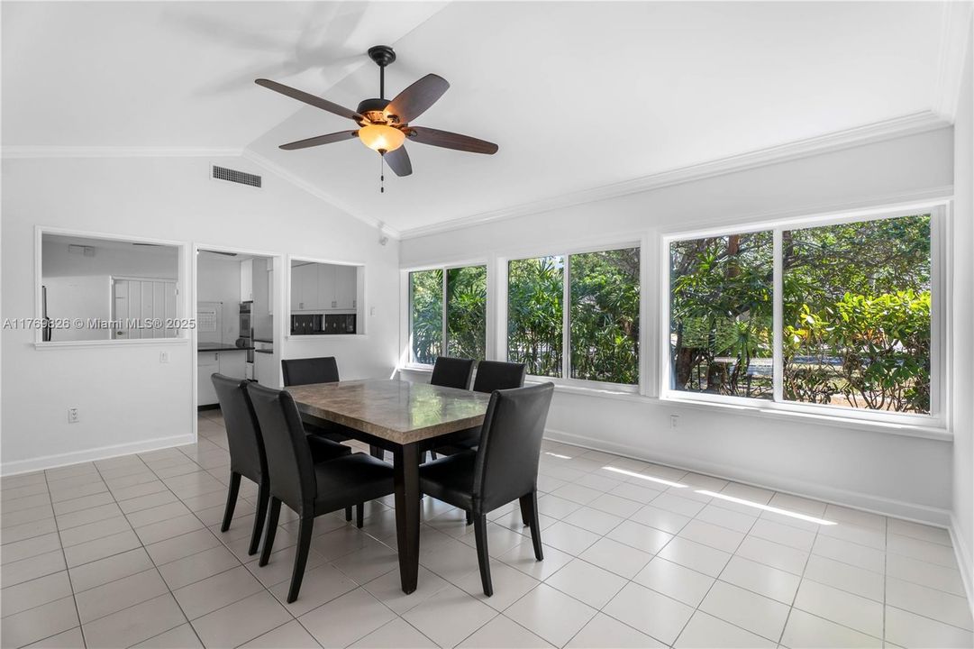 Recently Sold: $3,495,000 (5 beds, 3 baths, 4021 Square Feet)