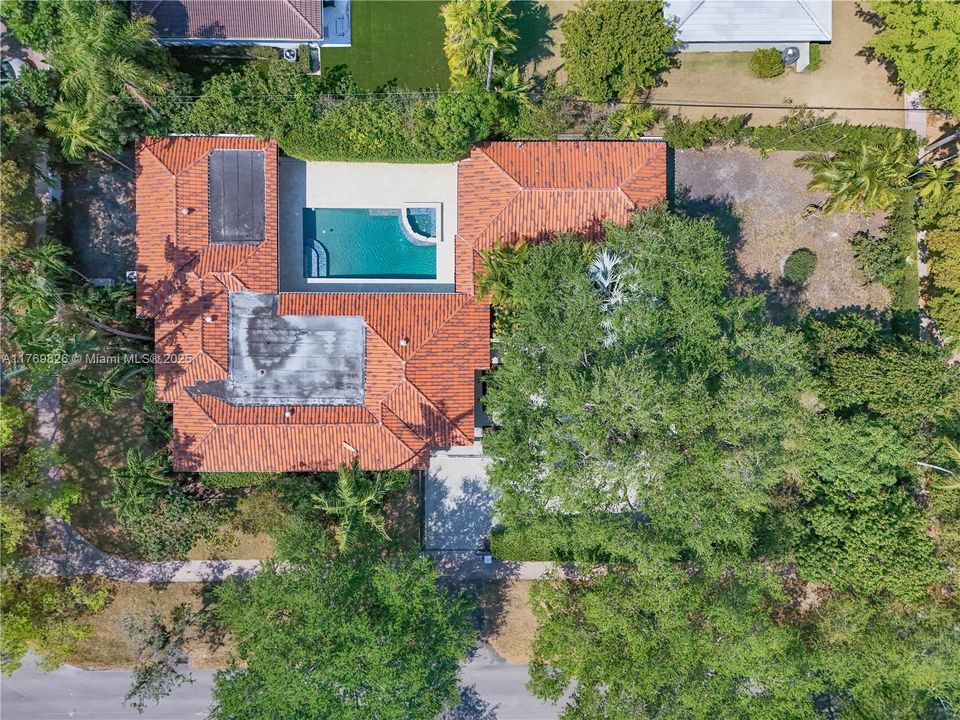 Recently Sold: $3,495,000 (5 beds, 3 baths, 4021 Square Feet)