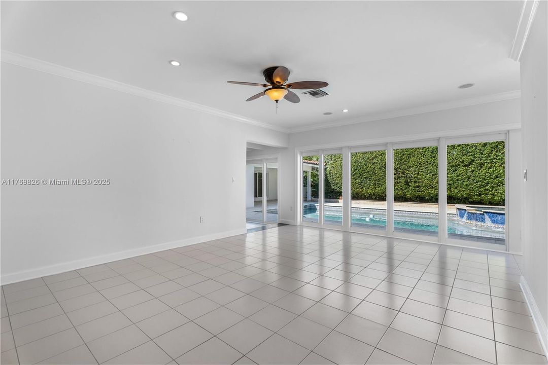 Recently Sold: $3,495,000 (5 beds, 3 baths, 4021 Square Feet)