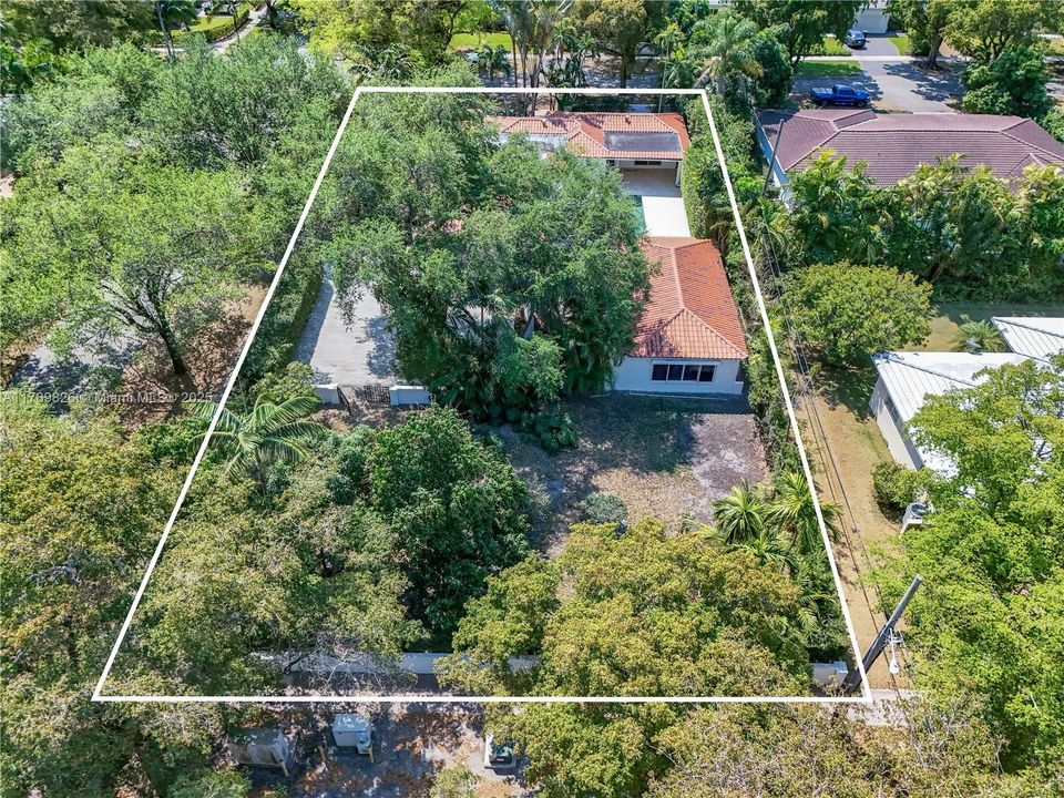 Recently Sold: $3,495,000 (5 beds, 3 baths, 4021 Square Feet)