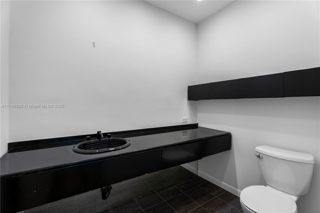 Recently Sold: $3,495,000 (5 beds, 3 baths, 4021 Square Feet)