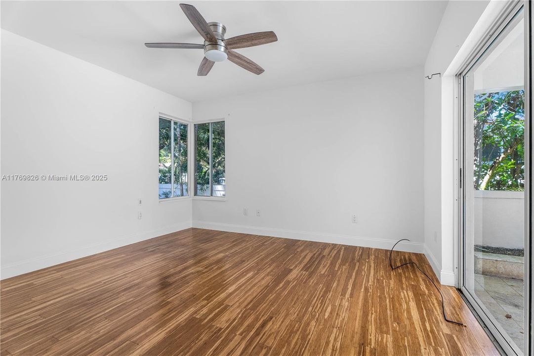 Recently Sold: $3,495,000 (5 beds, 3 baths, 4021 Square Feet)