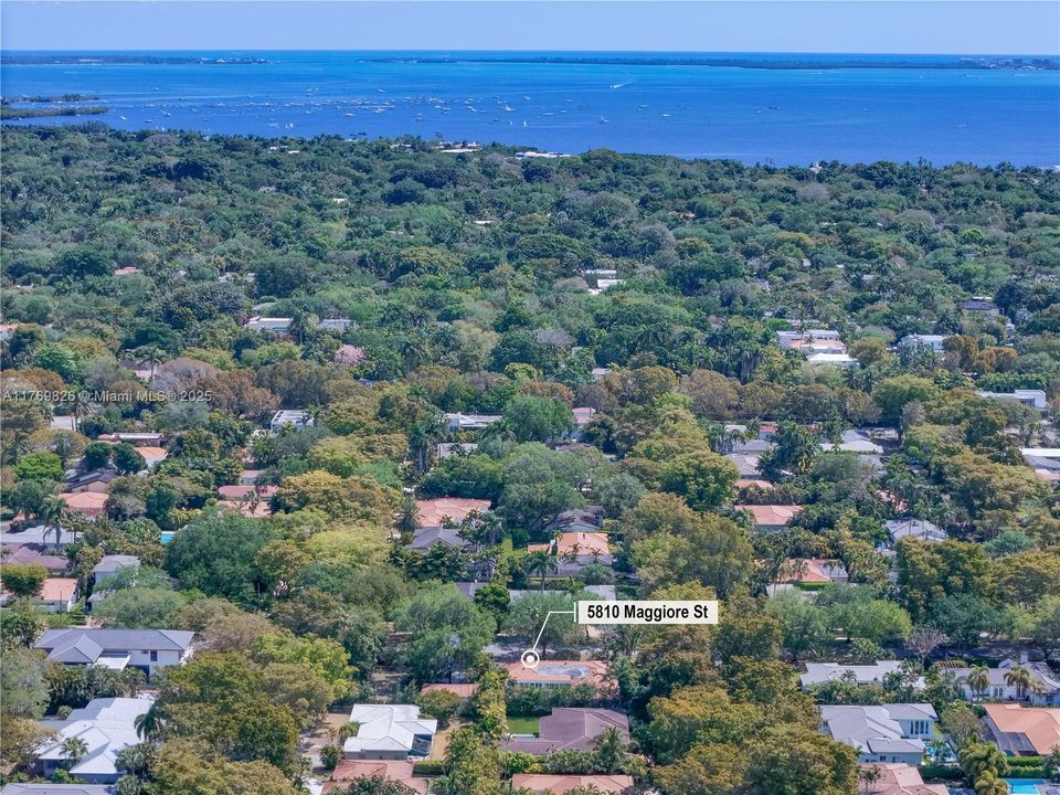 Recently Sold: $3,495,000 (5 beds, 3 baths, 4021 Square Feet)