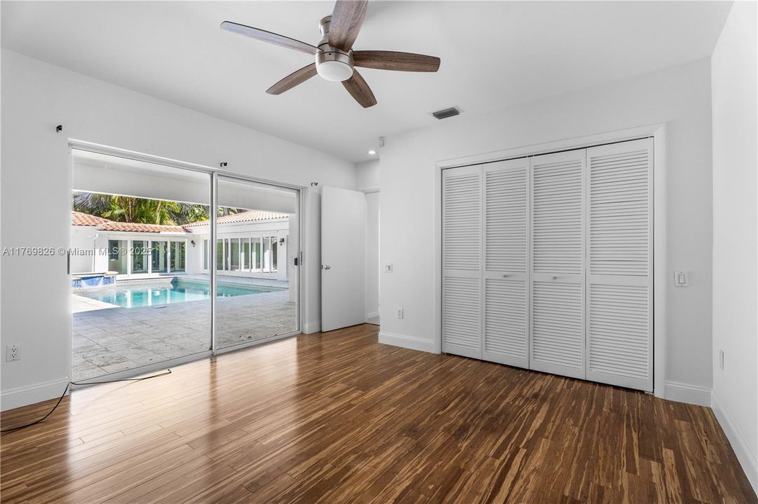 Recently Sold: $3,495,000 (5 beds, 3 baths, 4021 Square Feet)