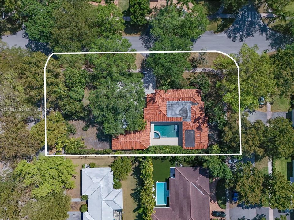 Recently Sold: $3,495,000 (5 beds, 3 baths, 4021 Square Feet)