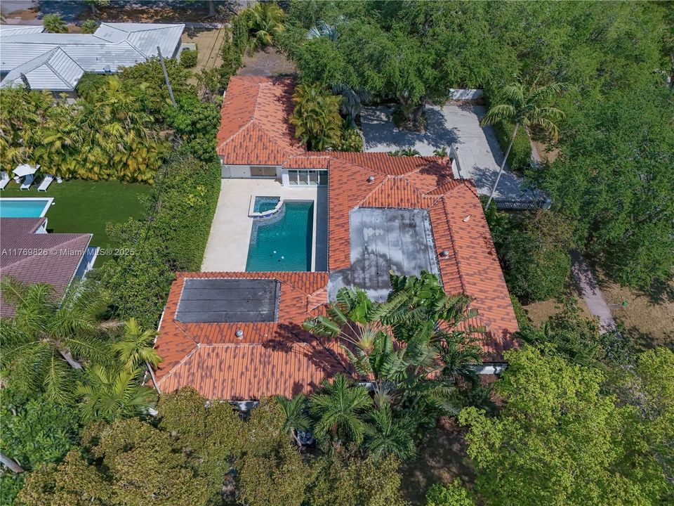 Recently Sold: $3,495,000 (5 beds, 3 baths, 4021 Square Feet)