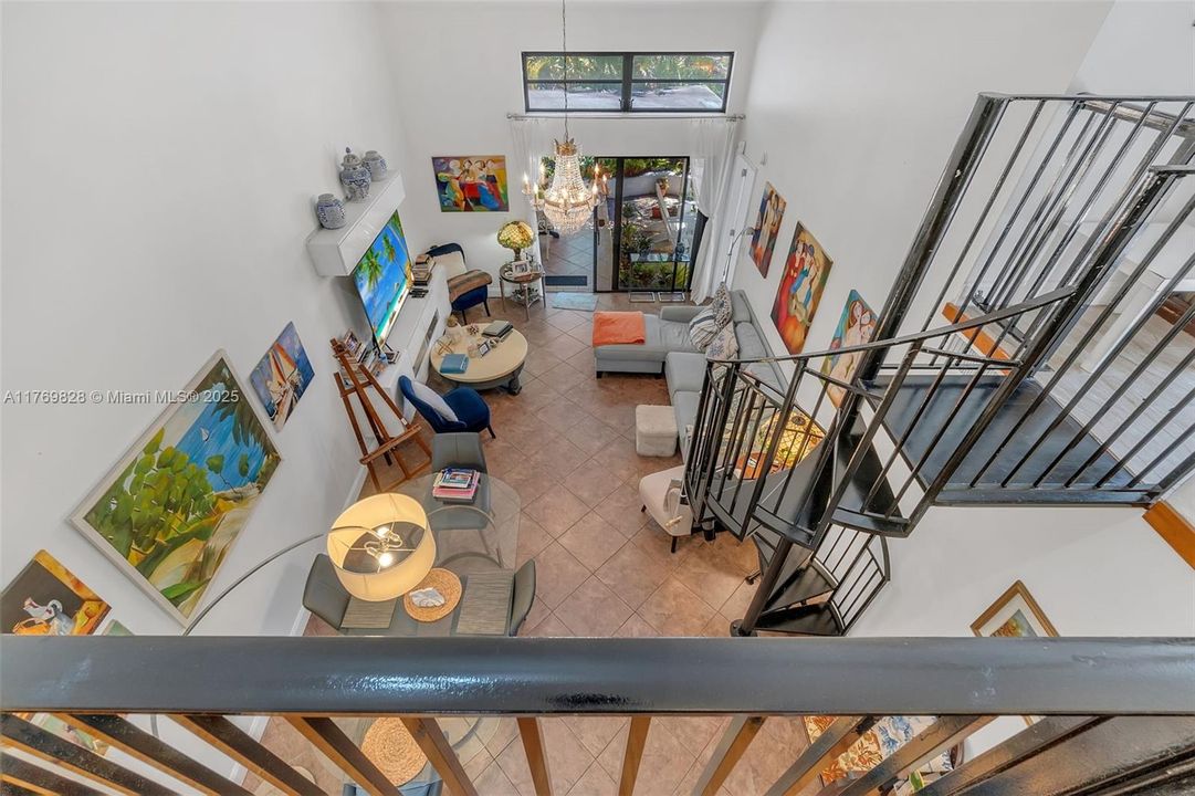 Недавно продано: $315,000 (2 спален, 2 ванн, 1012 Квадратных фут)